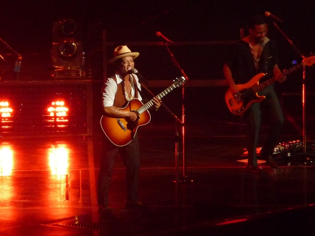 Bruno Mars leading a sing-a-long. Photo by Steve Yanko.